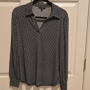 Adrianna Papell Blue and White Chain Pattern Top